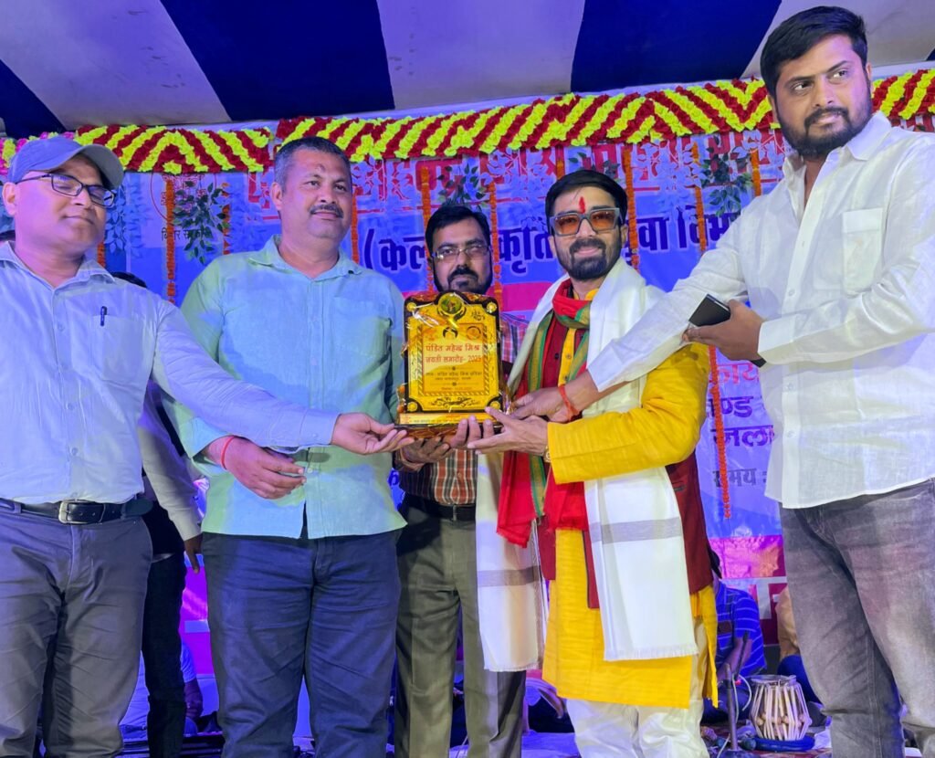 भोजपुरी संगीत की महफ़िल में आलोक पाण्डेय गोपाल ने लगाया चार चांद, लोग बोले - "ऐसा समां पहले कभी नहीं देखा!" 1 IMG_20250318_192438.jpg