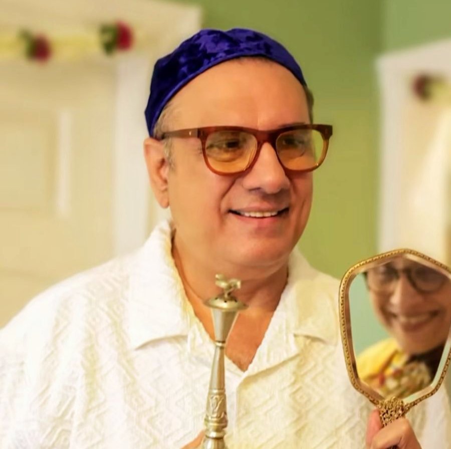 बोमन ईरानी ने अपने प्यारे परिवार के साथ पारसी नववर्ष मनाया और घर से खुशियों भरा वीडियो शेयर किया 1 IMG_20250322_000245.jpg